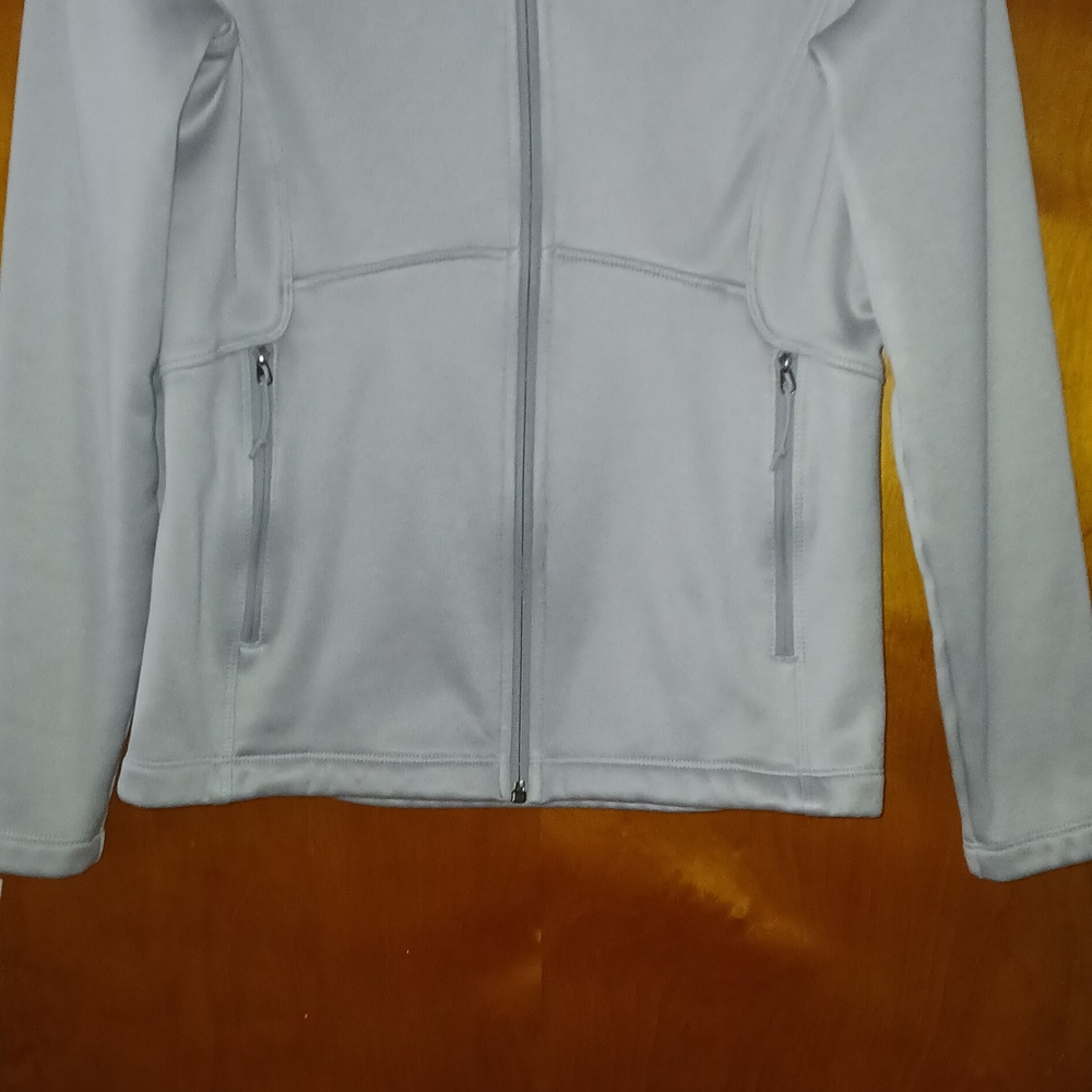 North Face Womens Like New Light Gray Zip-Up Jacket. MEDIUM